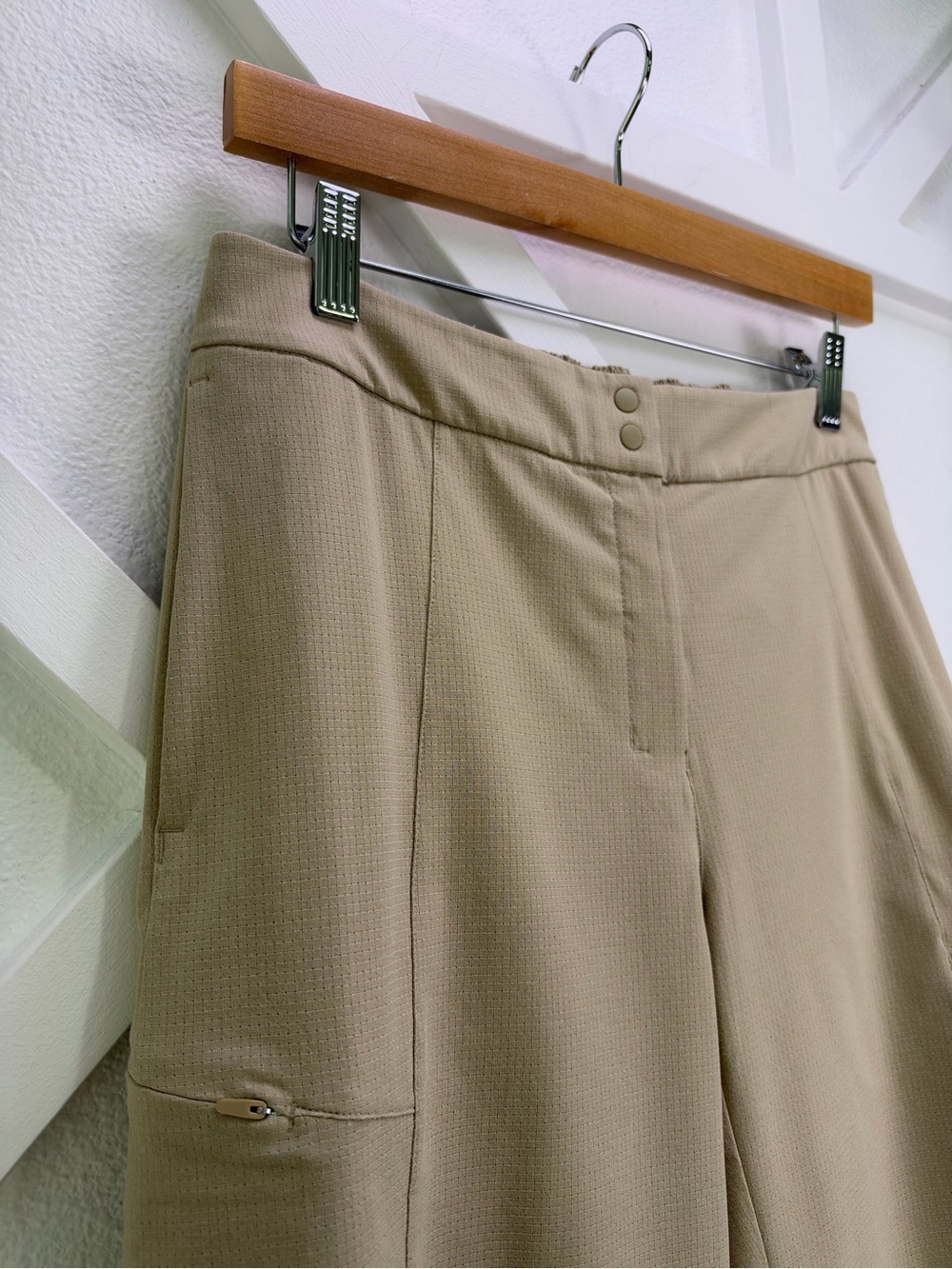 Lululemon Ventlight Cargo Mid Rise Crop 26" Lightweight Travel Tan Size 6 - Picture 5 of 12
